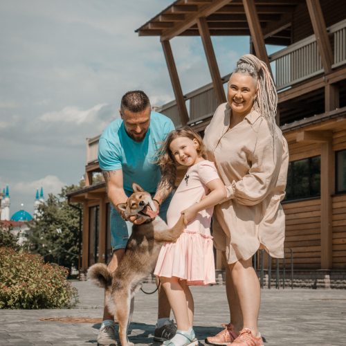 константин с семьей и симба